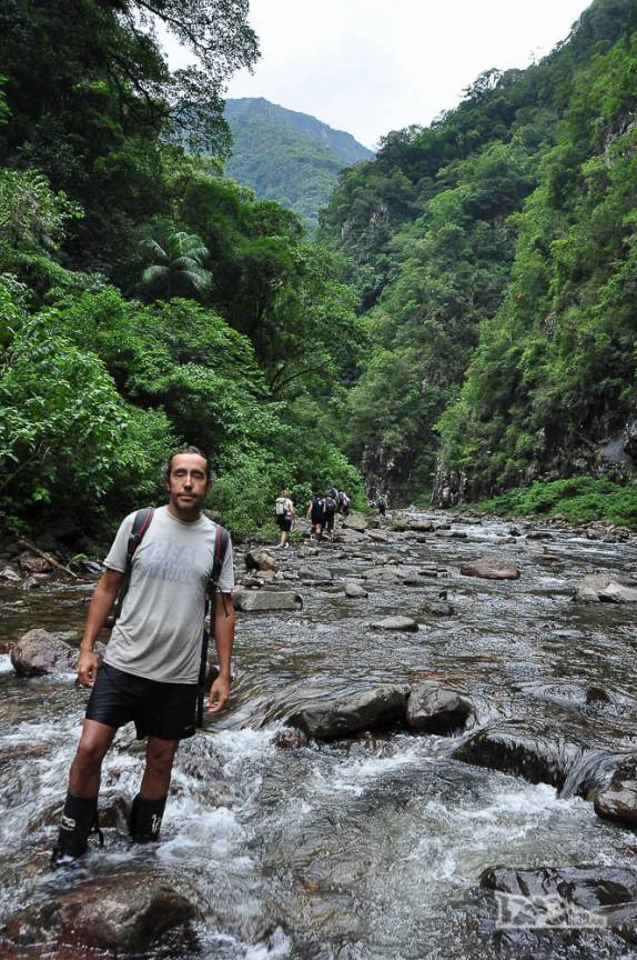 Trilha do Rio do Boi, no canyon Itaimbezinho, em Praia Grande, em Santa Catarina